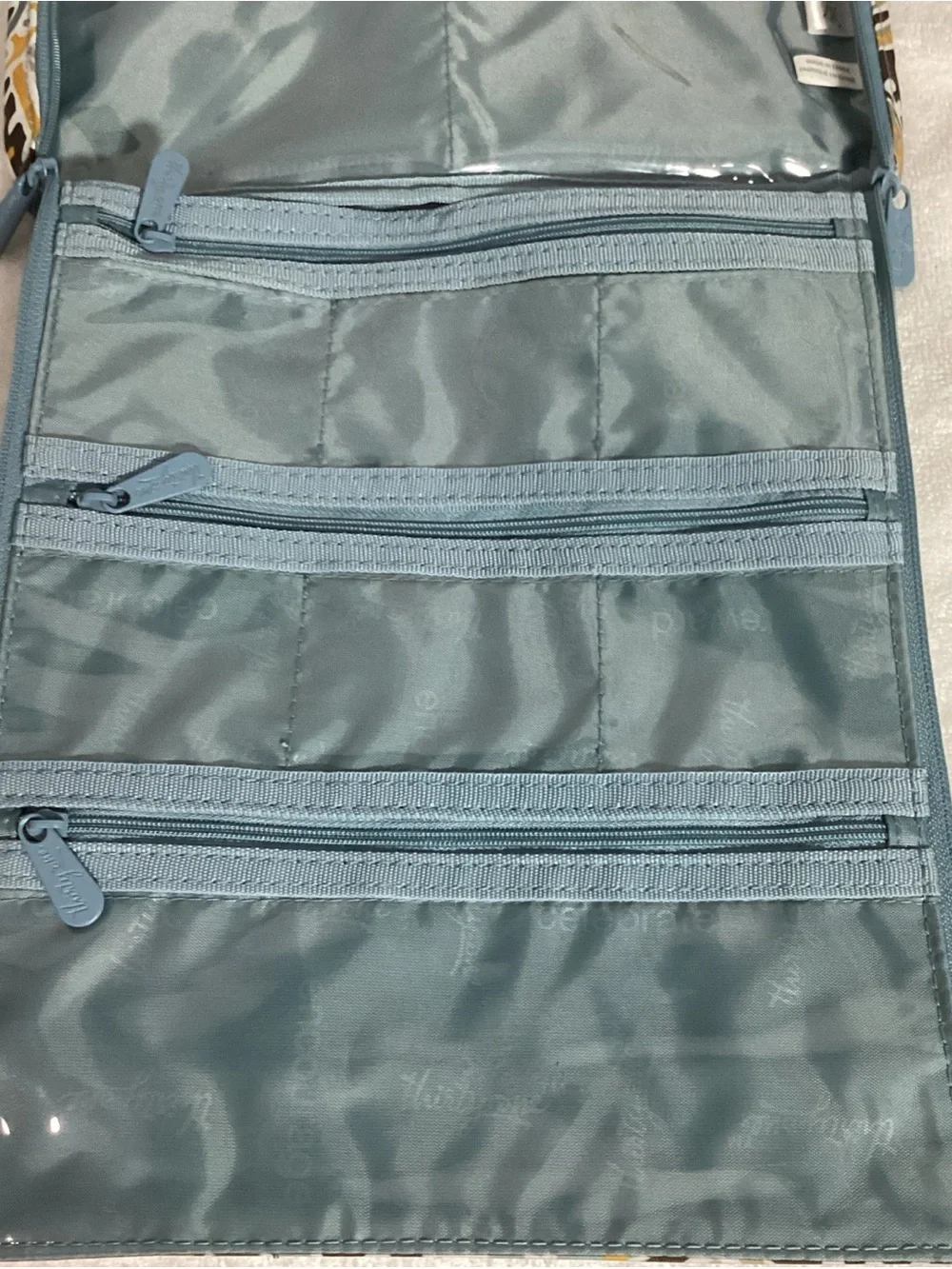 Thirty One Hanging Traveler Case Paisley Toiletry Bag Organizer NWOT Snap Close